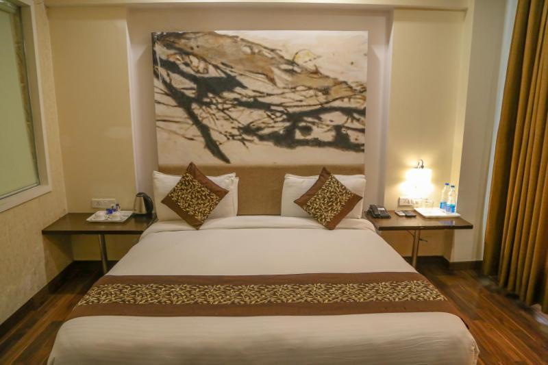 Four Leaf Hotel,Budaun Ngoại thất bức ảnh