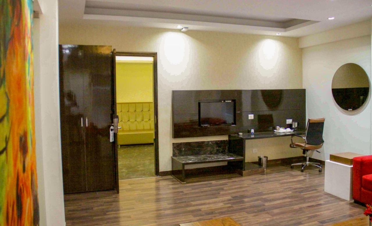 Four Leaf Hotel,Budaun Ngoại thất bức ảnh
