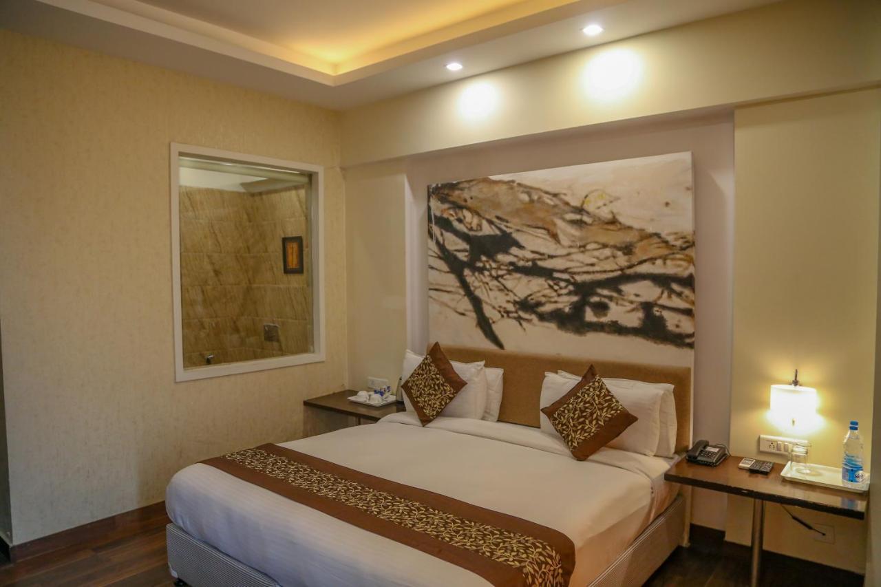 Four Leaf Hotel,Budaun Ngoại thất bức ảnh