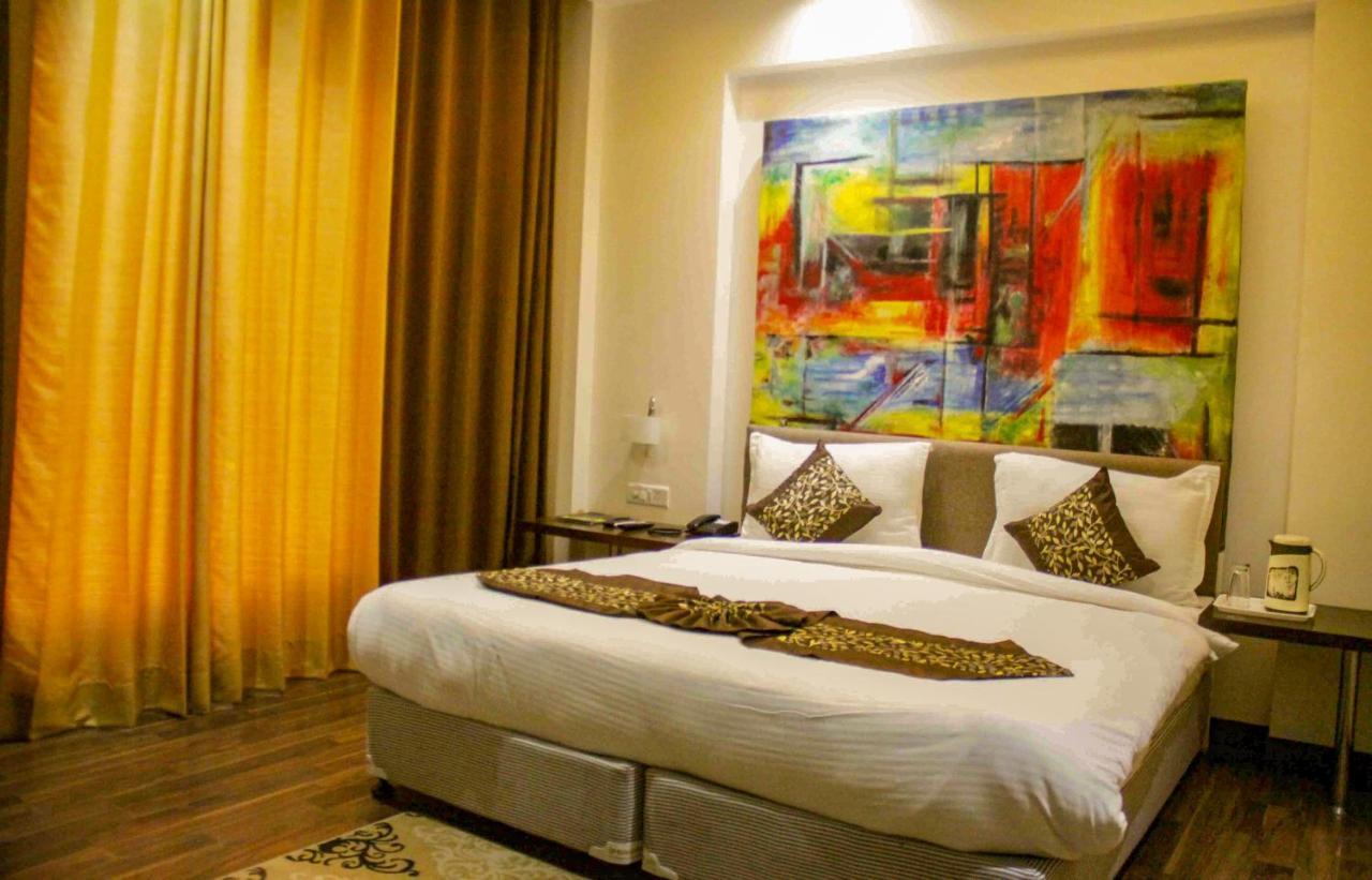 Four Leaf Hotel,Budaun Ngoại thất bức ảnh