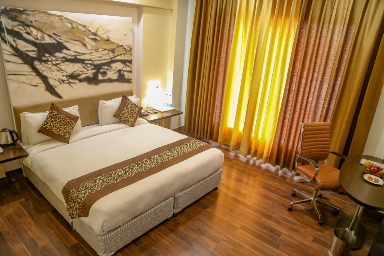 Four Leaf Hotel,Budaun Ngoại thất bức ảnh