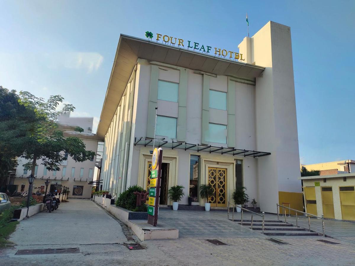 Four Leaf Hotel,Budaun Ngoại thất bức ảnh
