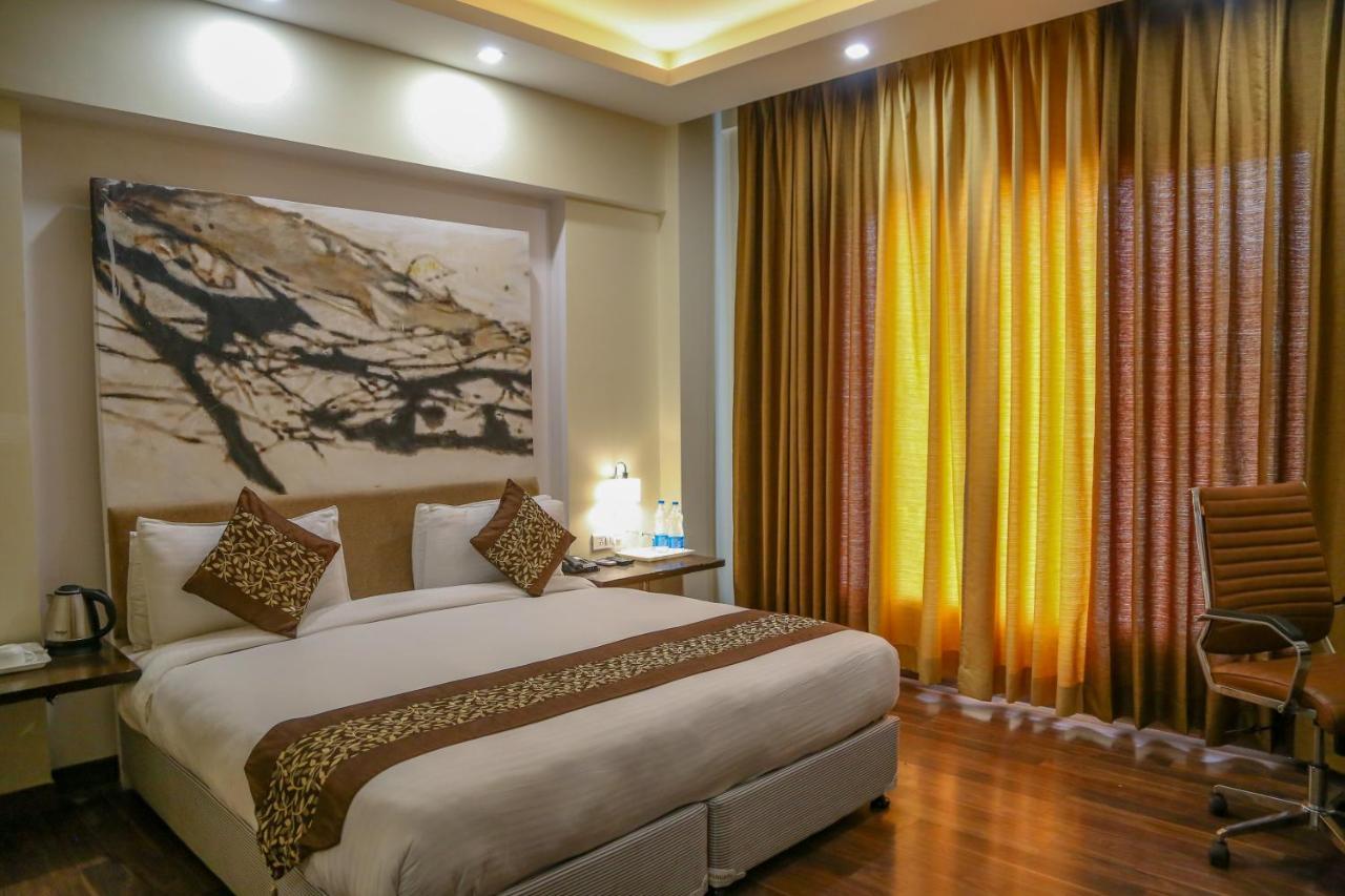 Four Leaf Hotel,Budaun Ngoại thất bức ảnh