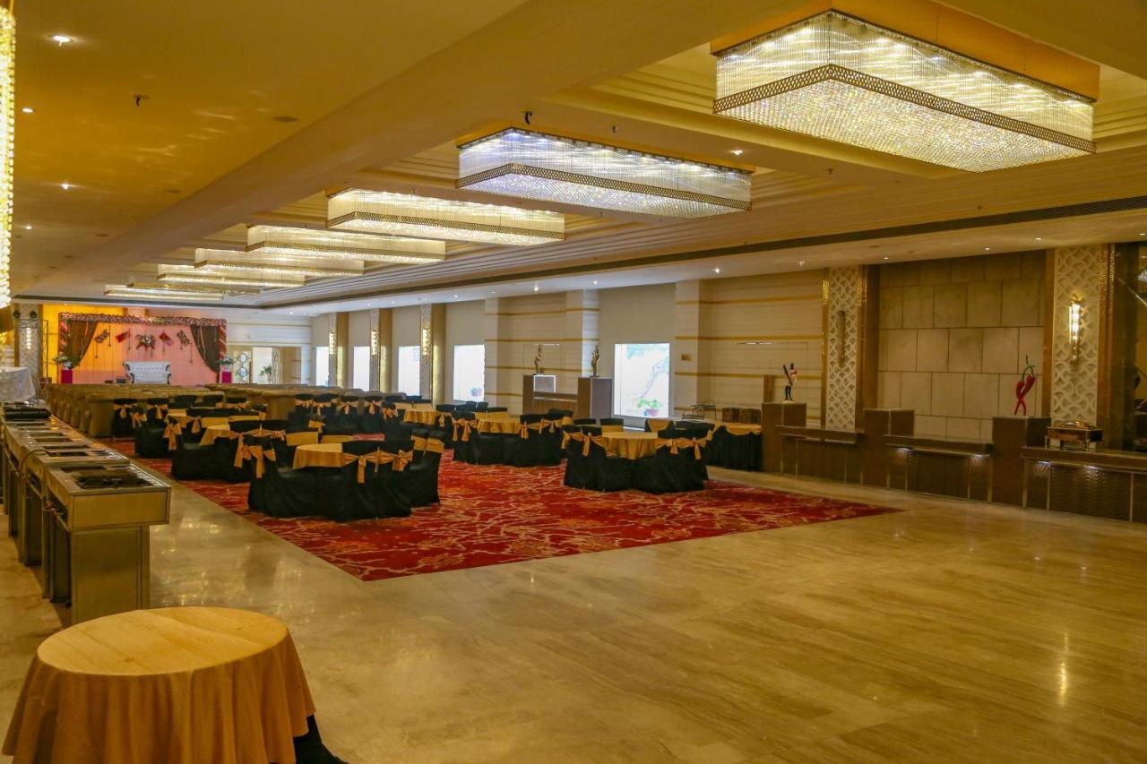 Four Leaf Hotel,Budaun Ngoại thất bức ảnh