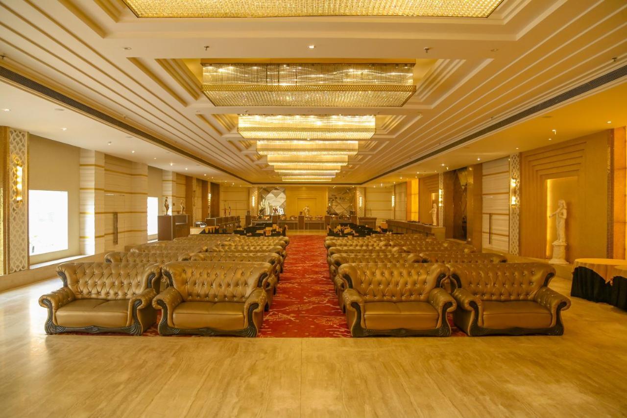 Four Leaf Hotel,Budaun Ngoại thất bức ảnh